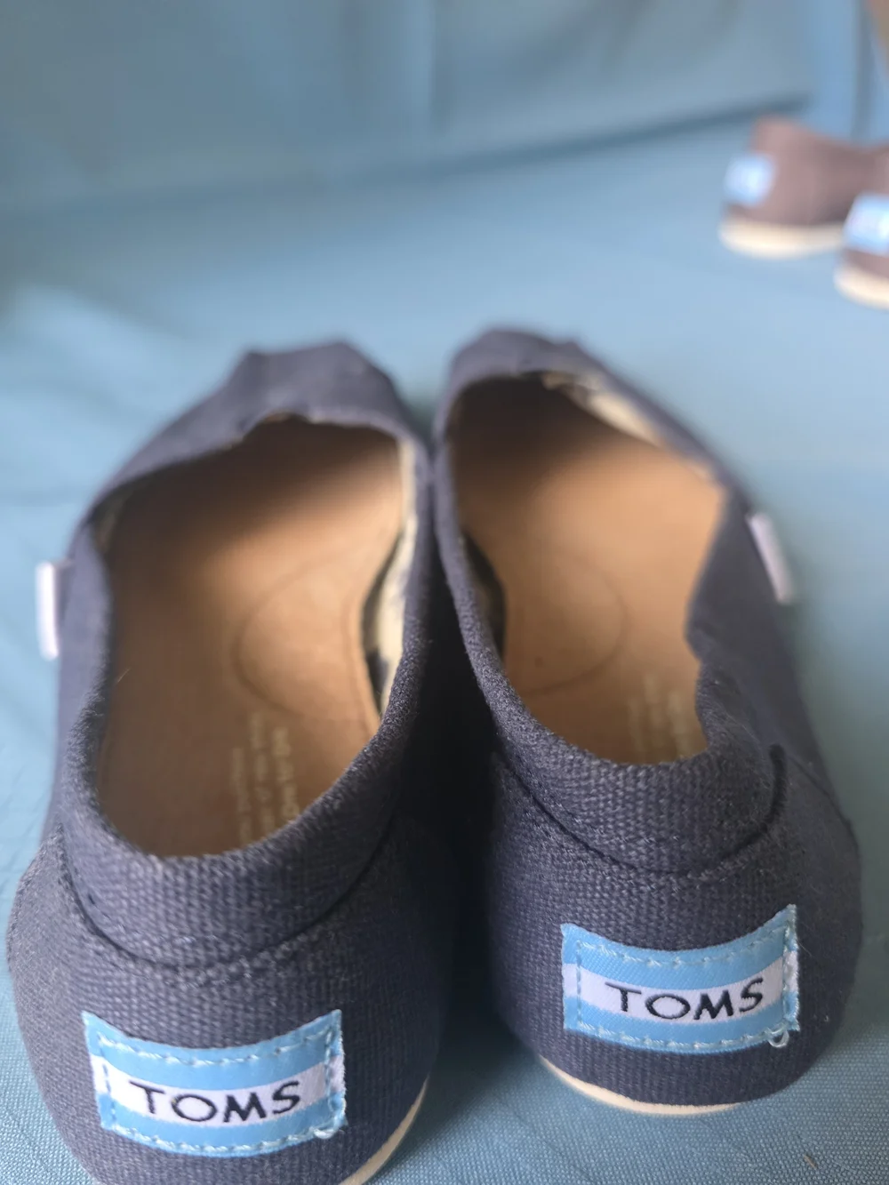 TOMS Classic Navy Canvas Slip‑On Shoes Women’s 7 Elephant Print Lining